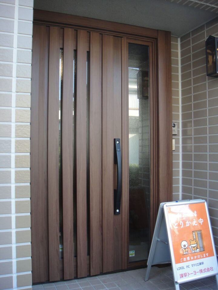 複数のスリットから自然の光が入る明るい玄関に！「リシェント」/大村市