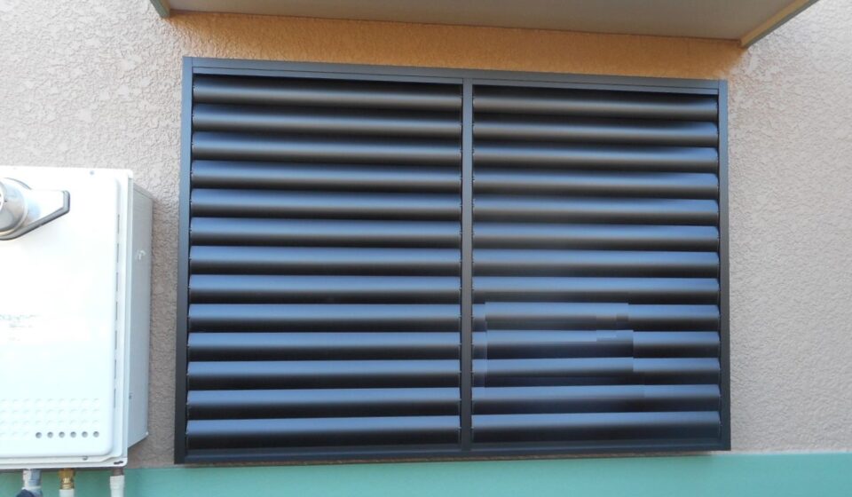 目隠し可動ルーバーで家族のプライバシーをしっかり守ります/島原市