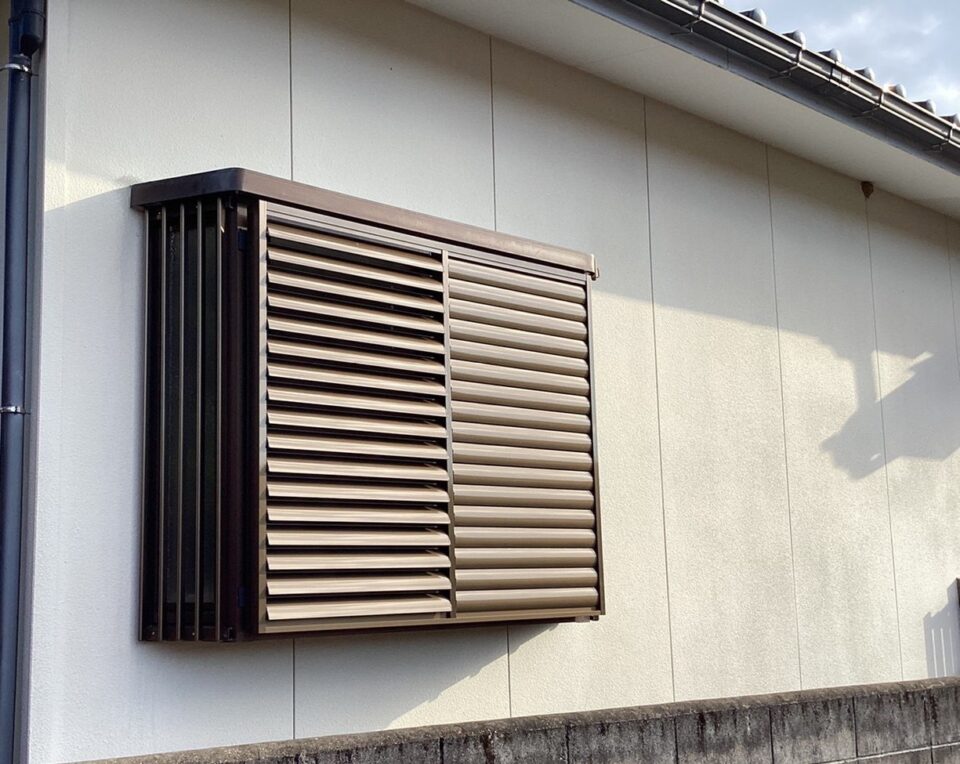 浴室のシルエット問題を解消。通風と目隠しを両立する目隠し可動ルーバー/諫早市